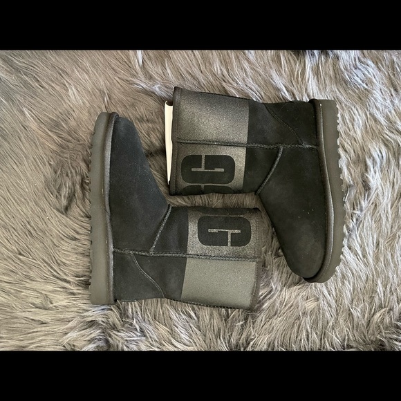 NIB Ugg size 6 - Picture 8 of 10